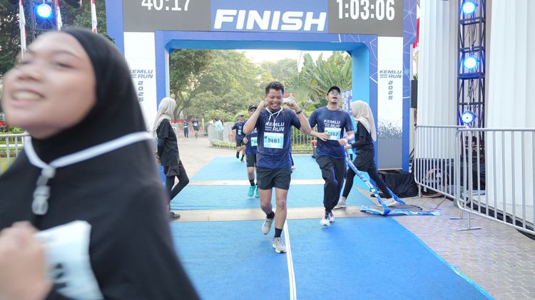 Race photo from KEMLU RUN 2025