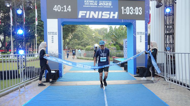 Race photo from KEMLU RUN 2025