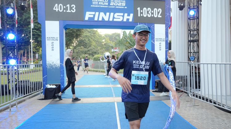 Race photo from KEMLU RUN 2025