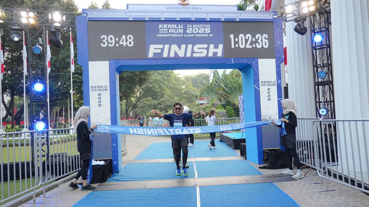 Race photo from KEMLU RUN 2025