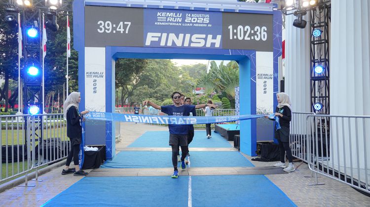 Race photo from KEMLU RUN 2025