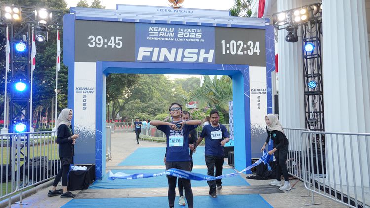 Race photo from KEMLU RUN 2025