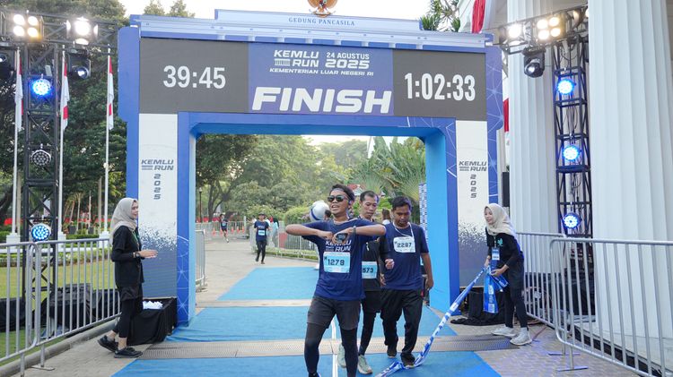 Race photo from KEMLU RUN 2025