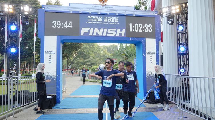 Race photo from KEMLU RUN 2025