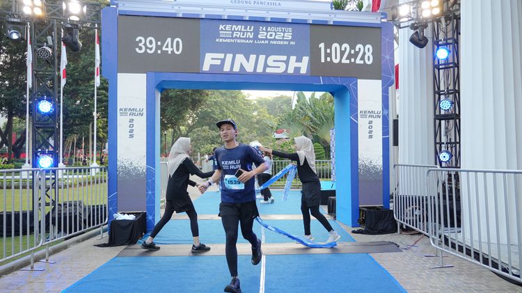 Race photo from KEMLU RUN 2025