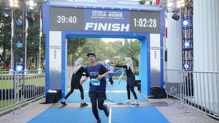 Race photo from KEMLU RUN 2025