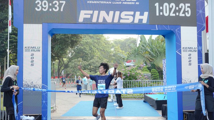 Race photo from KEMLU RUN 2025