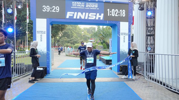 Race photo from KEMLU RUN 2025