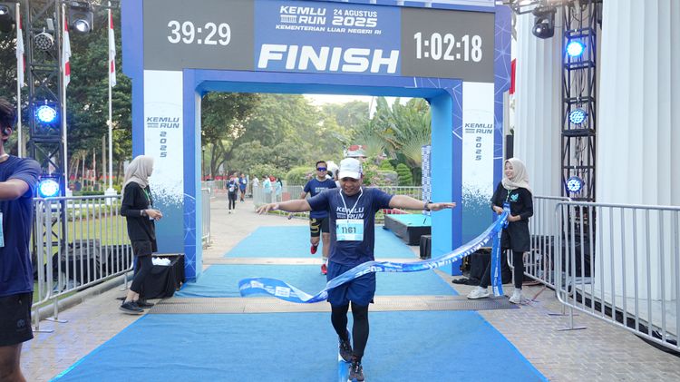 Race photo from KEMLU RUN 2025