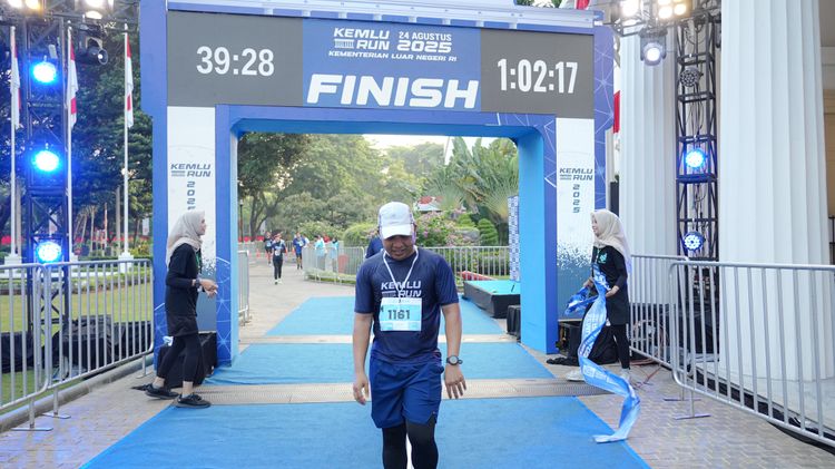 Race photo from KEMLU RUN 2025