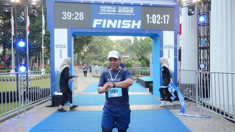 Race photo from KEMLU RUN 2025