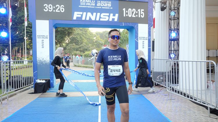 Race photo from KEMLU RUN 2025