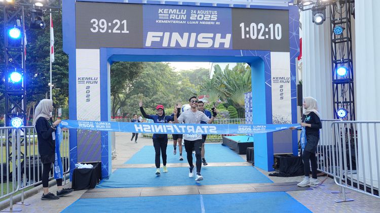 Race photo from KEMLU RUN 2025
