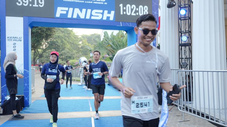 Race photo from KEMLU RUN 2025