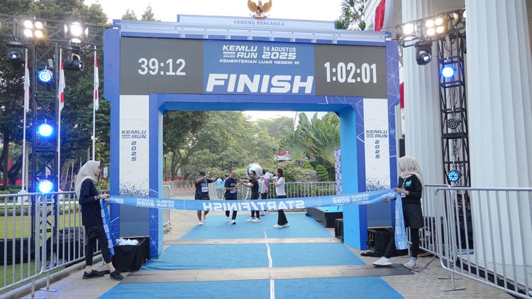 Race photo from KEMLU RUN 2025