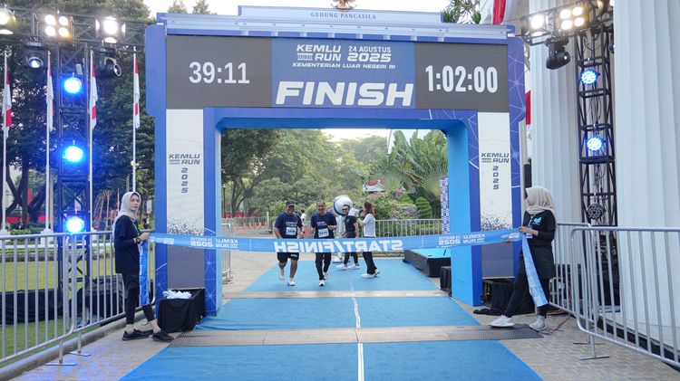 Race photo from KEMLU RUN 2025