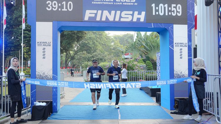 Race photo from KEMLU RUN 2025