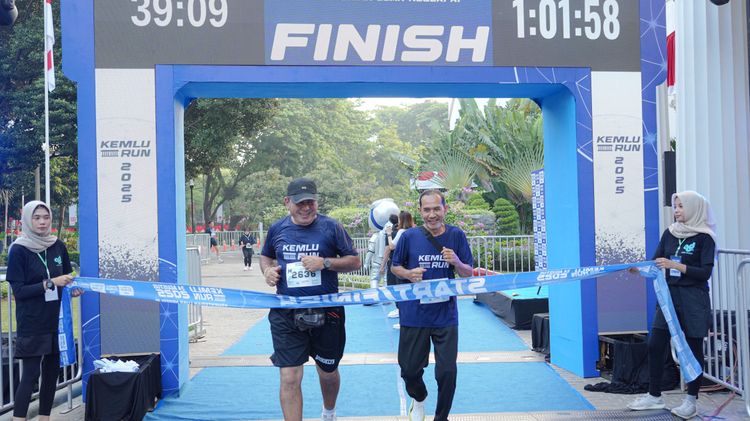 Race photo from KEMLU RUN 2025