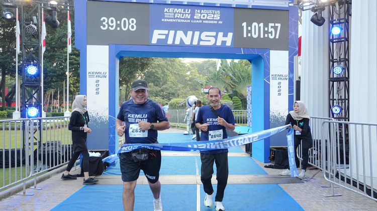 Race photo from KEMLU RUN 2025