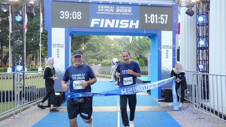 Race photo from KEMLU RUN 2025