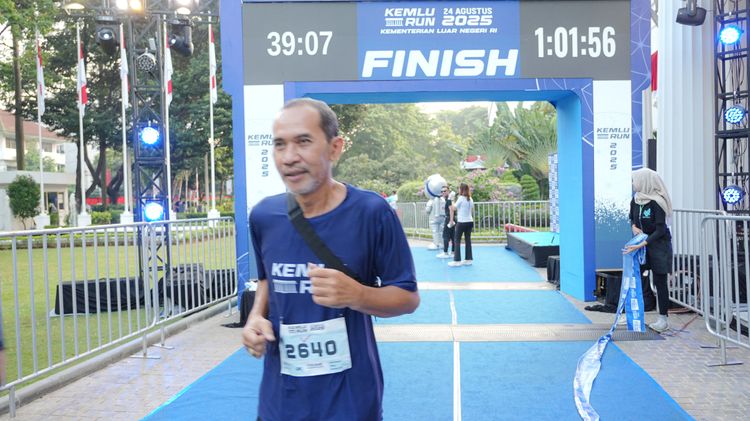 Race photo from KEMLU RUN 2025