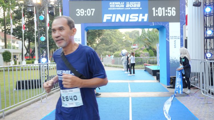 Race photo from KEMLU RUN 2025