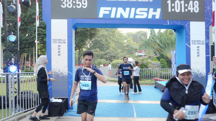 Race photo from KEMLU RUN 2025
