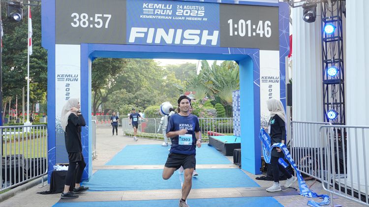 Race photo from KEMLU RUN 2025