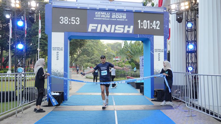 Race photo from KEMLU RUN 2025