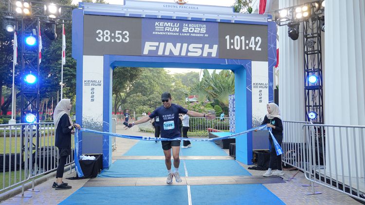 Race photo from KEMLU RUN 2025
