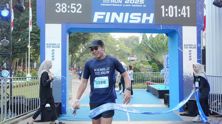 Race photo from KEMLU RUN 2025