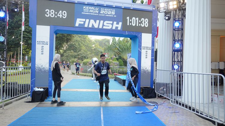 Race photo from KEMLU RUN 2025
