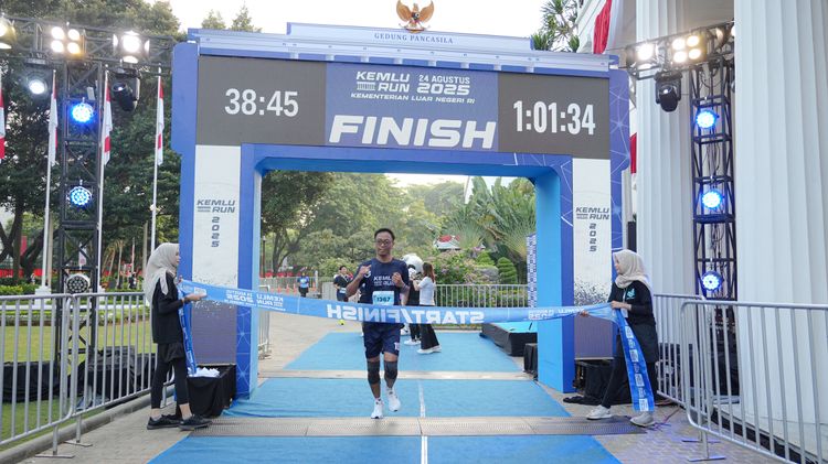Race photo from KEMLU RUN 2025