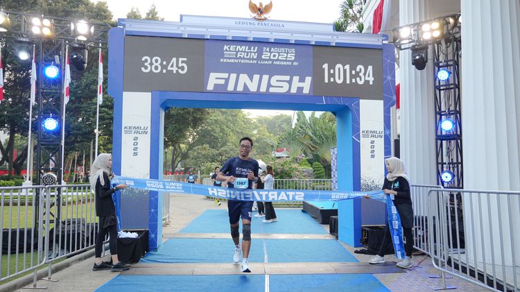 Race photo from KEMLU RUN 2025