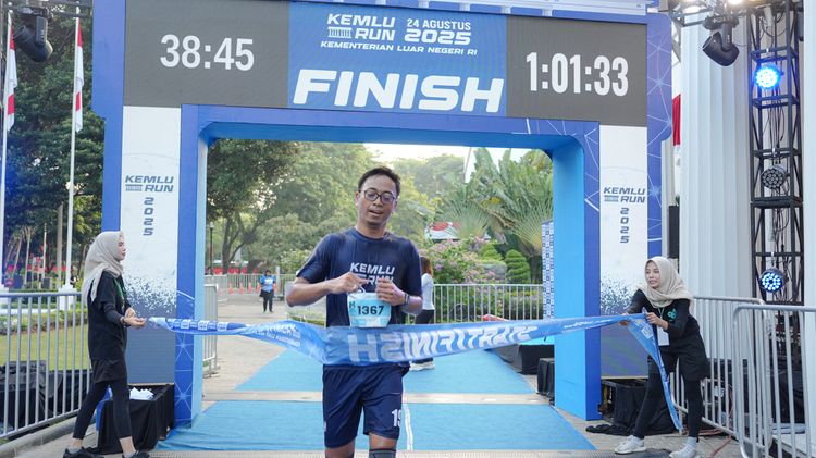 Race photo from KEMLU RUN 2025