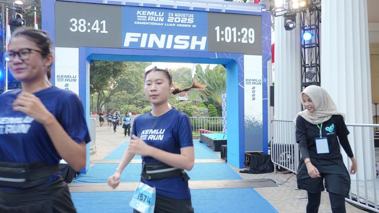 Race photo from KEMLU RUN 2025