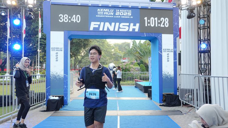 Race photo from KEMLU RUN 2025