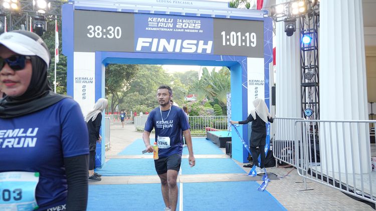 Race photo from KEMLU RUN 2025