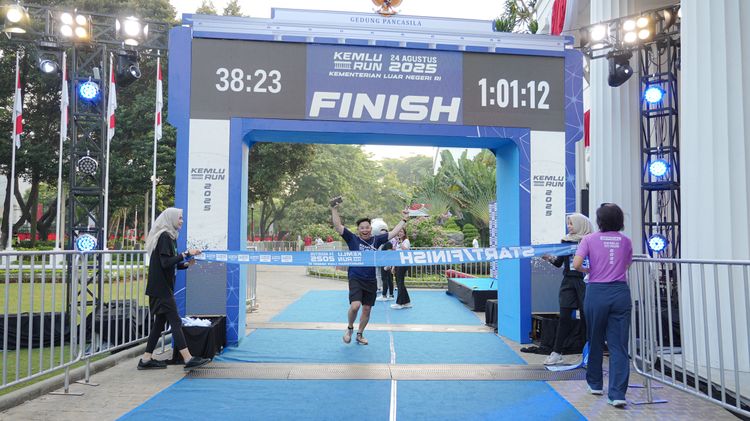 Race photo from KEMLU RUN 2025