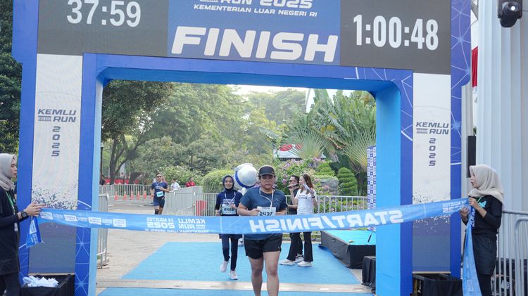 Race photo from KEMLU RUN 2025