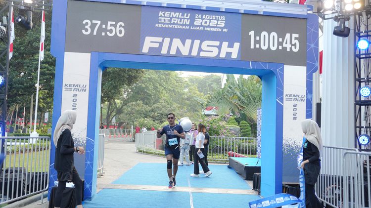 Race photo from KEMLU RUN 2025