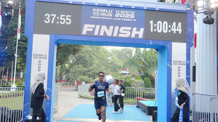 Race photo from KEMLU RUN 2025