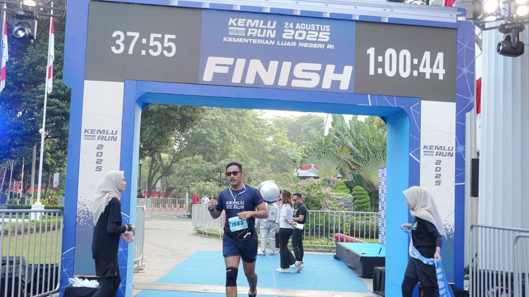 Race photo from KEMLU RUN 2025
