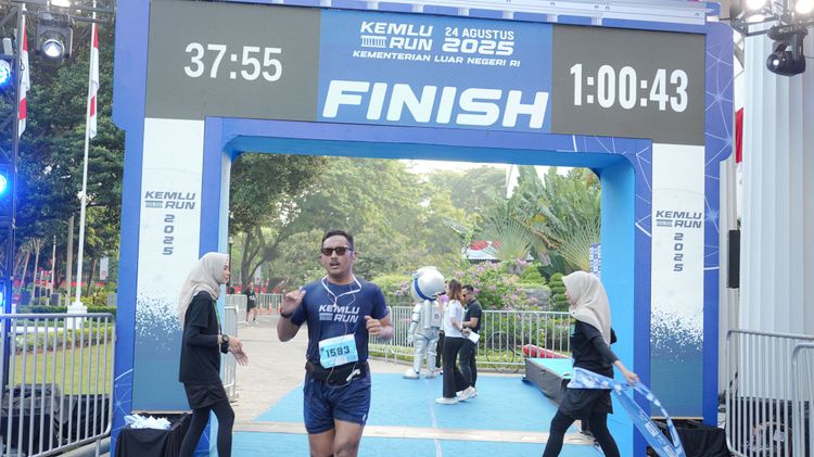 Race photo from KEMLU RUN 2025