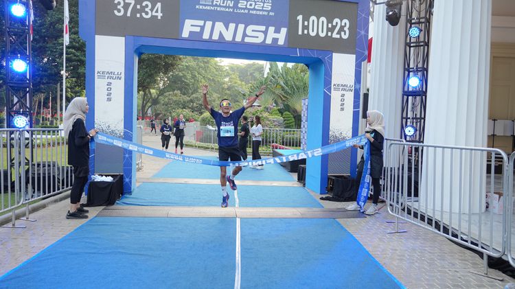 Race photo from KEMLU RUN 2025