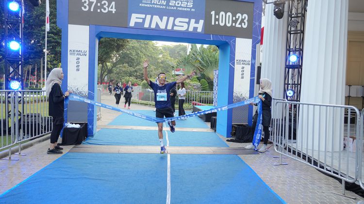 Race photo from KEMLU RUN 2025