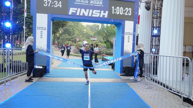 Race photo from KEMLU RUN 2025