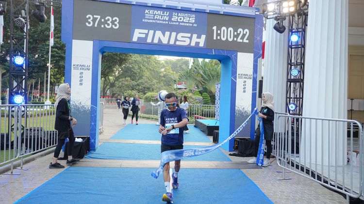 Race photo from KEMLU RUN 2025