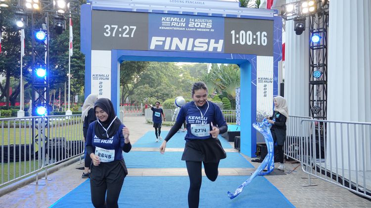 Race photo from KEMLU RUN 2025