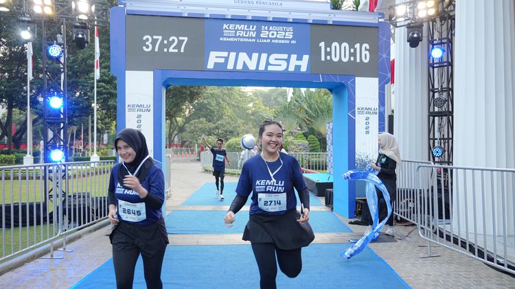 Race photo from KEMLU RUN 2025